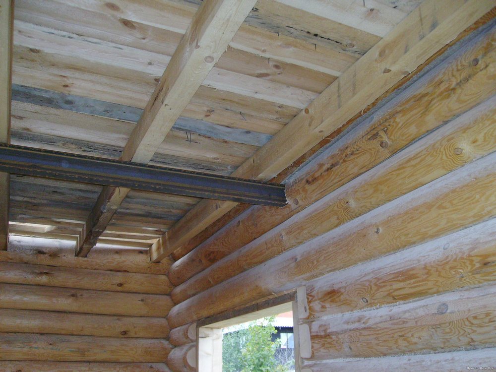 как укрепить потолок в деревянном доме