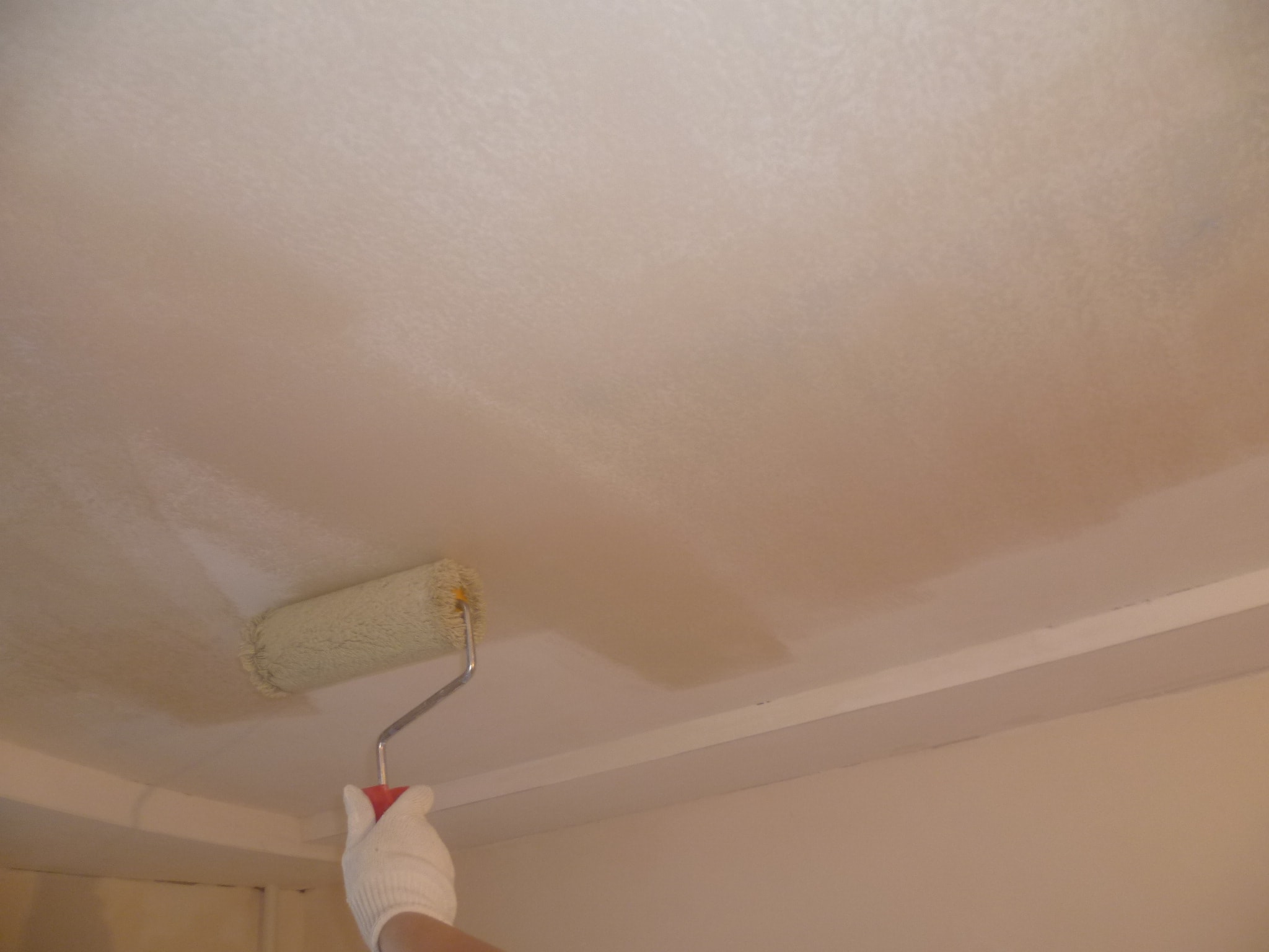 Шпаклевка потолка под покраску: как правильно шпаклевать своими руками .