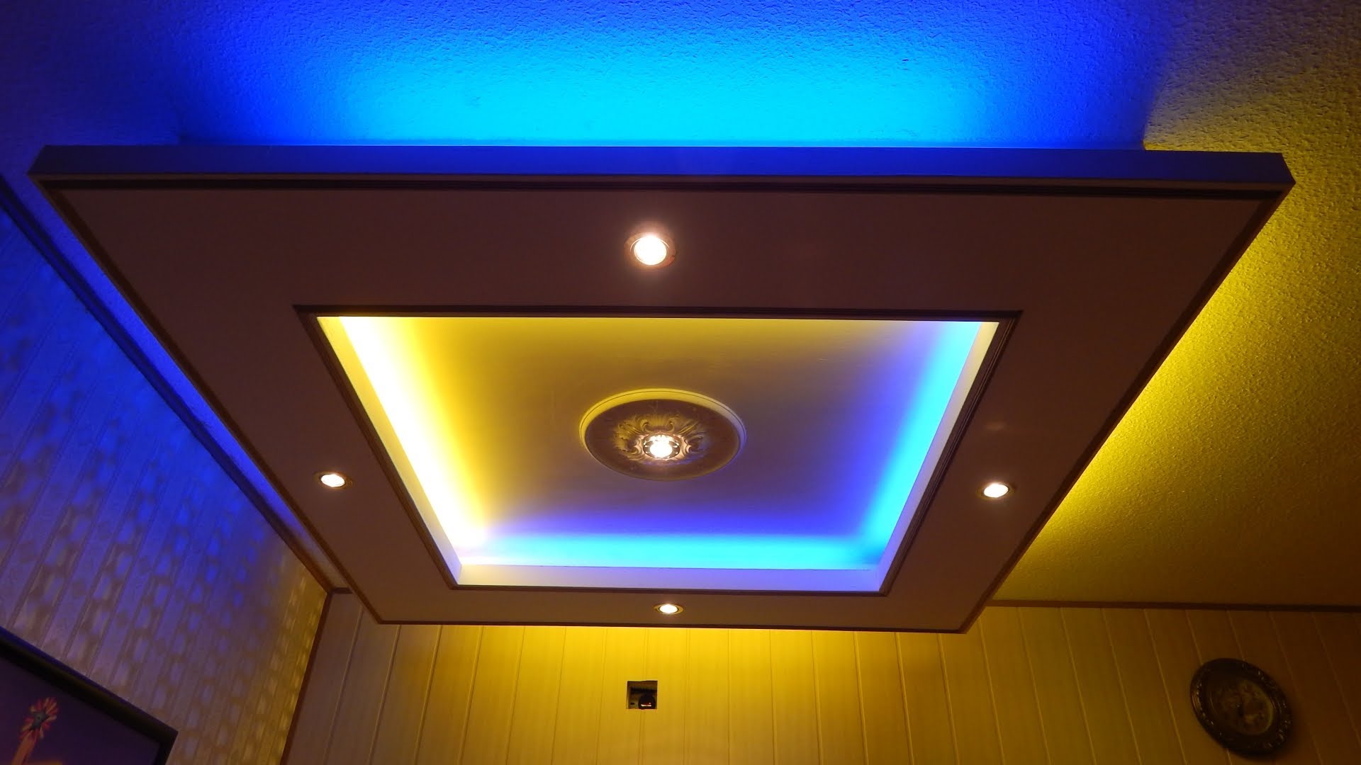 Потолок из гипсокартона с подсветкой фото