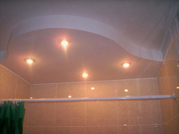 потолок из гипсокартона в ванной