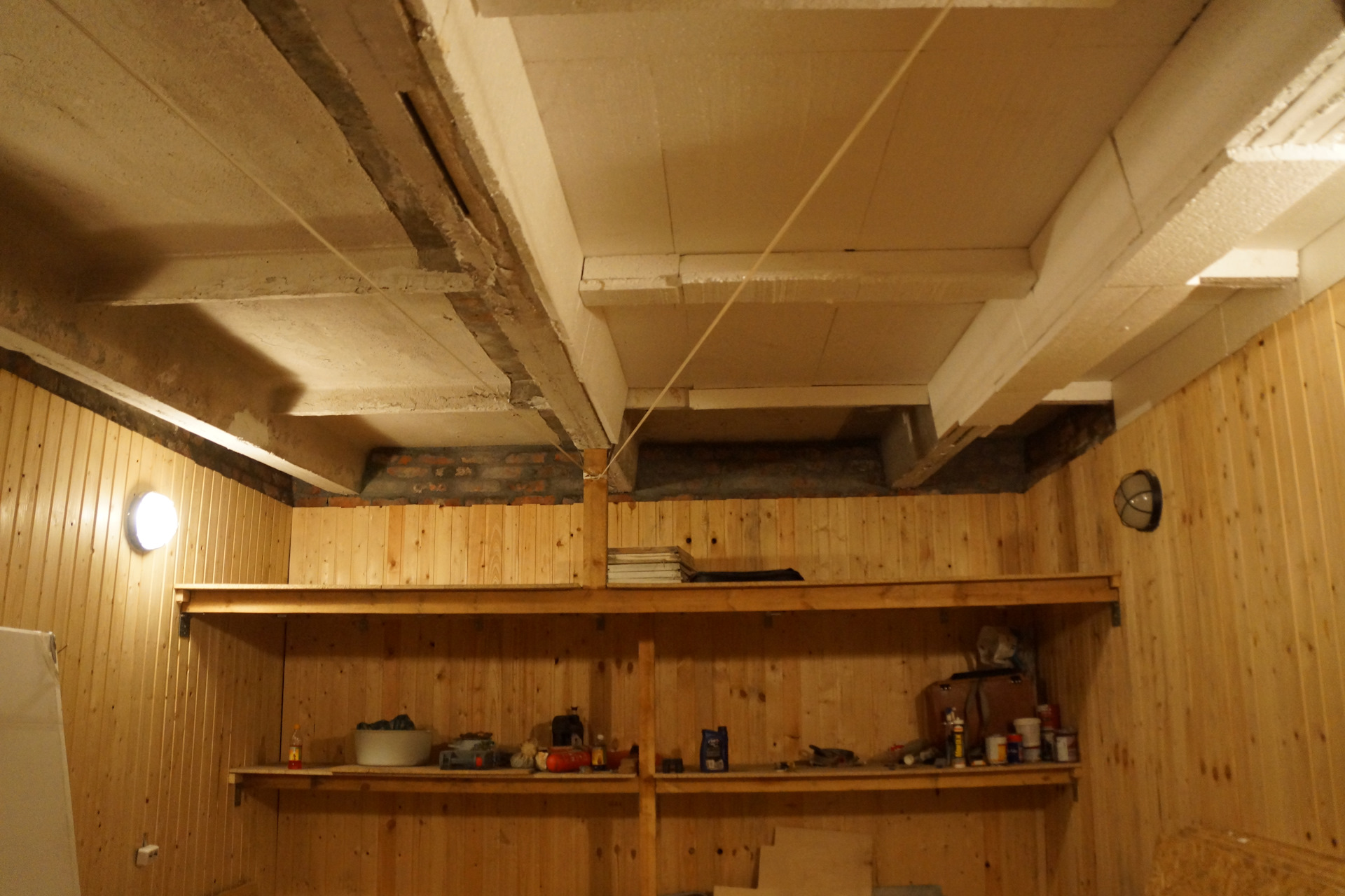 Потолок в гараже: чем обшить  и красиво своими руками и варианты .