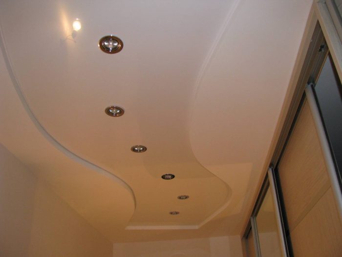 потолок из гипсокартона в коридоре