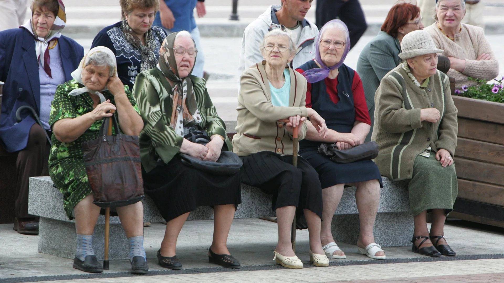 Пять социальных выплат, которые положены женщинам к пенсии с 55 до 65 лет - полный список