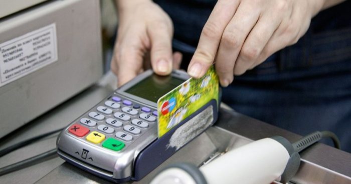 Как не лишиться денег при оплате банковской картой