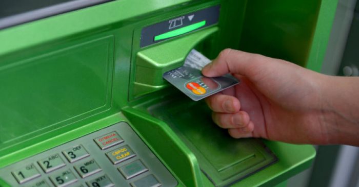 Мошенничество рядом с банкоматом и как не лишиться своих денег