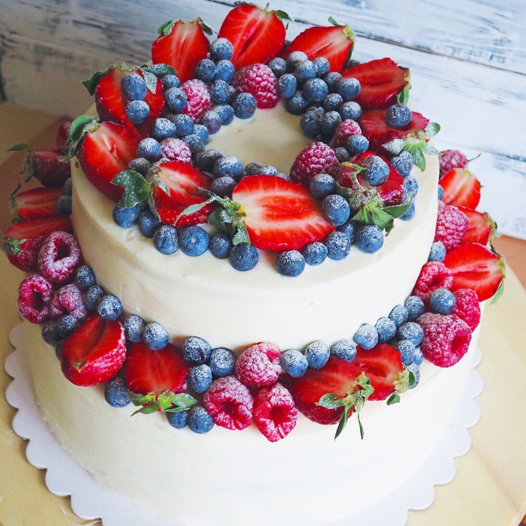 Торт с ягодами фото на день рождения женщине